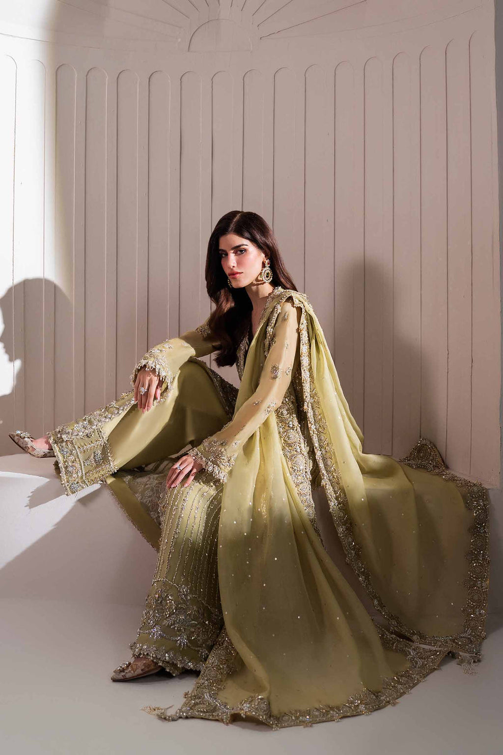 LÉONORE (EP-21218) - Elan