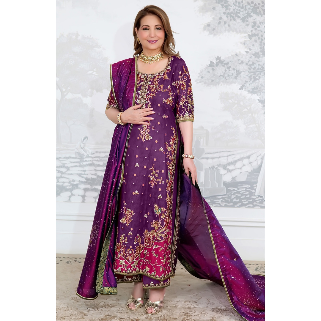 Bita Magenta raw silk kurta by Farah Talib Aziz at Fatimaa Store