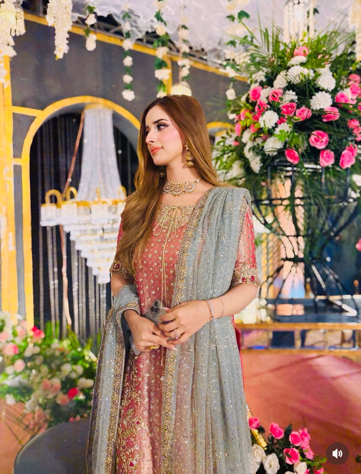 Haris Shakeel 4-piece luxury tissue ensemble - additional view 3